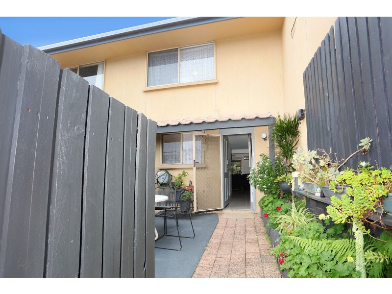15/63 Olsen Avenue, Labrador QLD 4215
