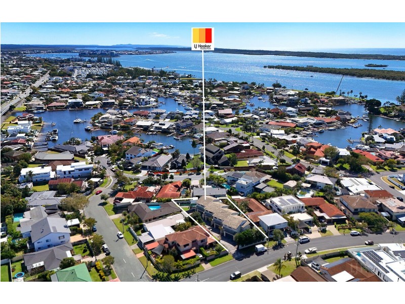 4/35 Runaway Bay Avenue, Runaway Bay QLD 4216