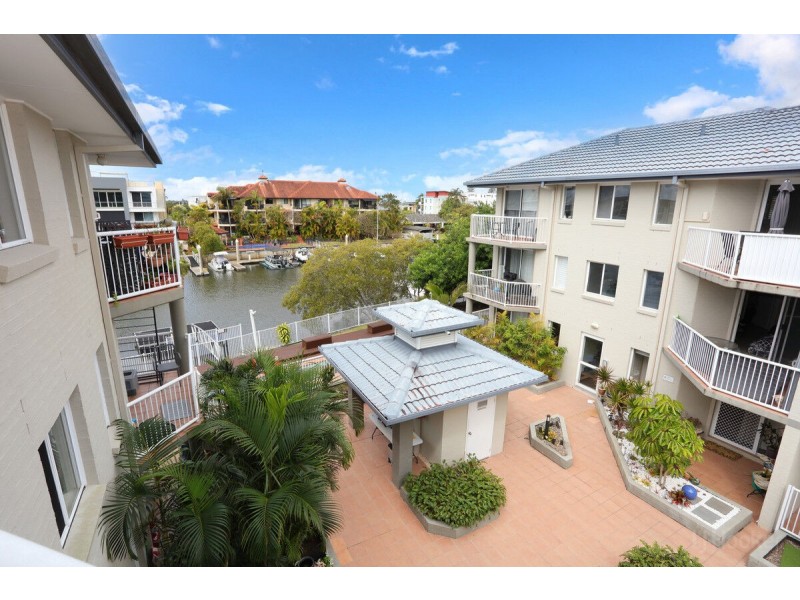 27/75-77 Bayview Street, Runaway Bay QLD 4216