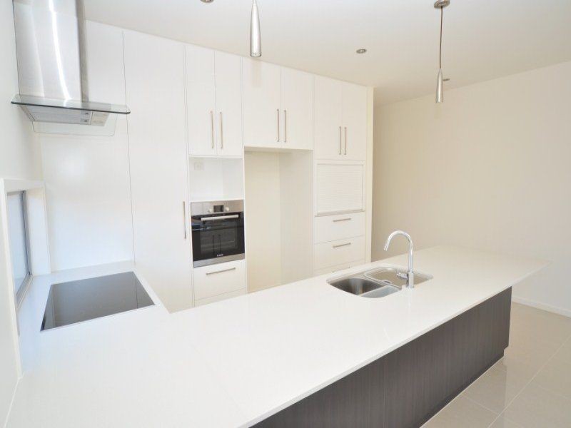 2/13 Nankeen Avenue, Paradise Point QLD 4216