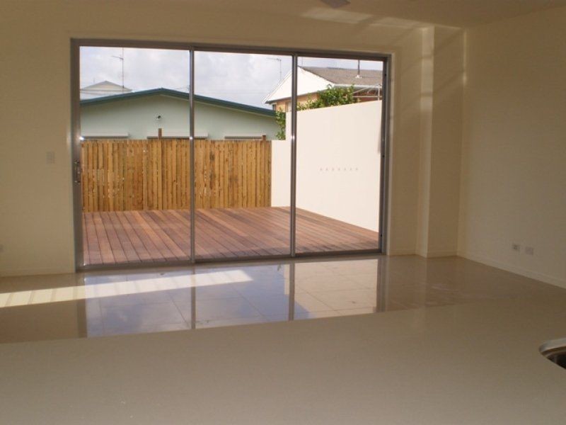 2/13 Nankeen Avenue, Paradise Point QLD 4216