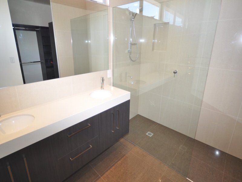 2/13 Nankeen Avenue, Paradise Point QLD 4216