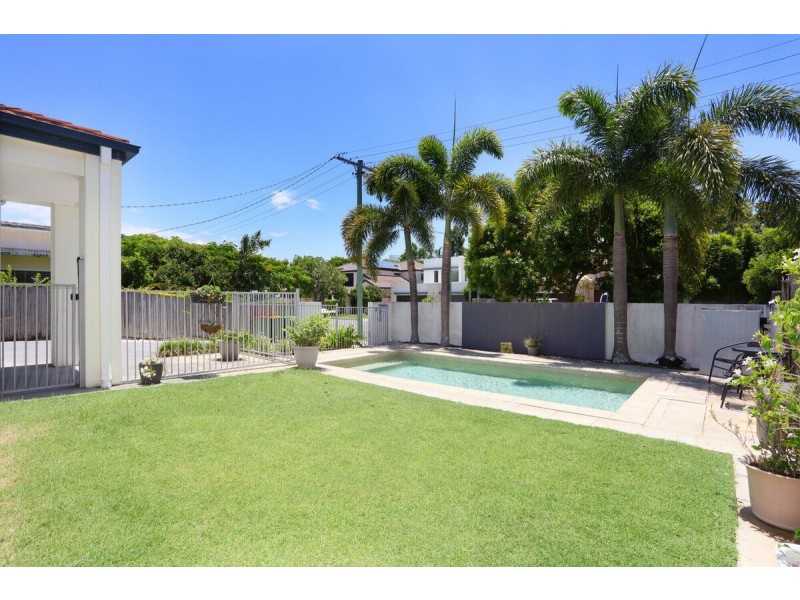 8 Broadwater Street, Runaway Bay QLD 4216