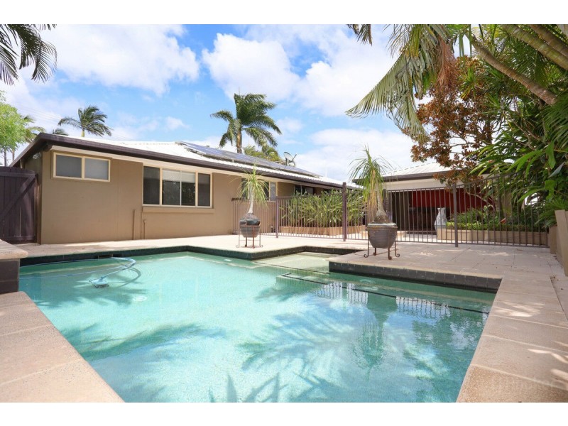 31 Akoonah Street, Hope Island QLD 4212