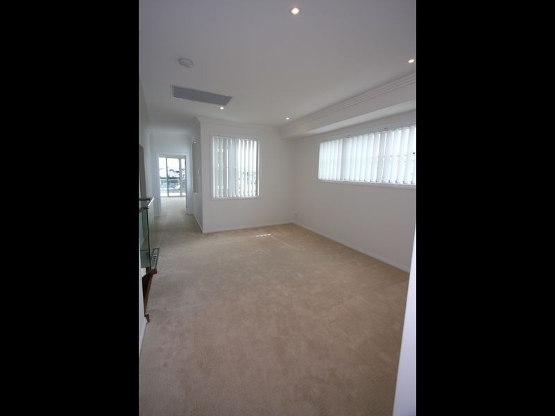 45 Coomera Court, Hope Island QLD 4212