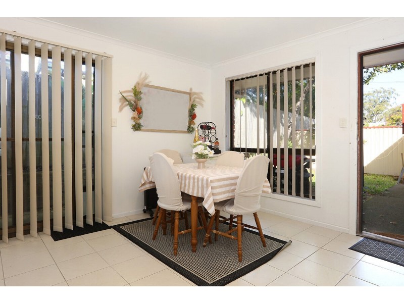 2/233 Central Street, Labrador QLD 4215