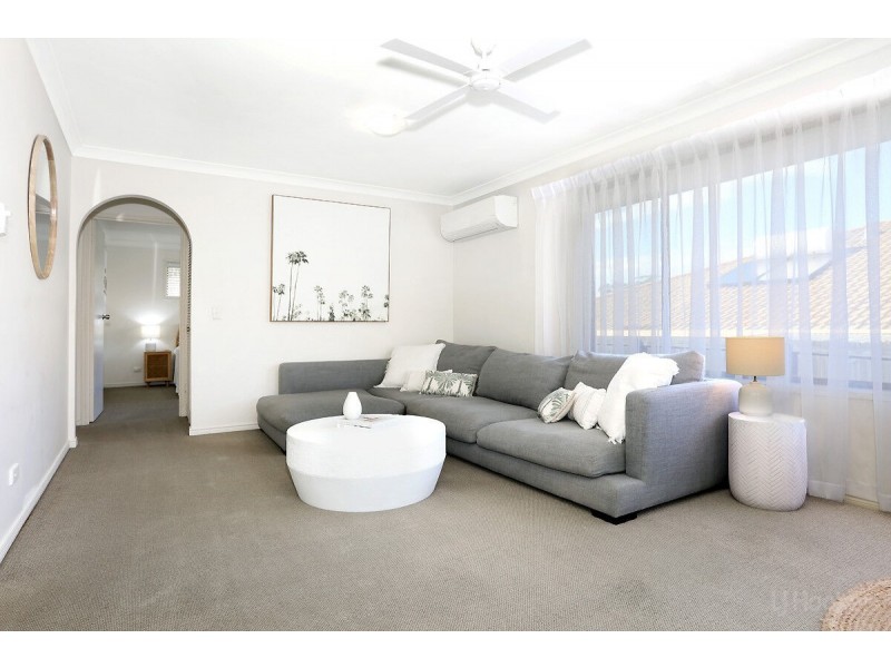 1/215 Central Street, Labrador QLD 4215