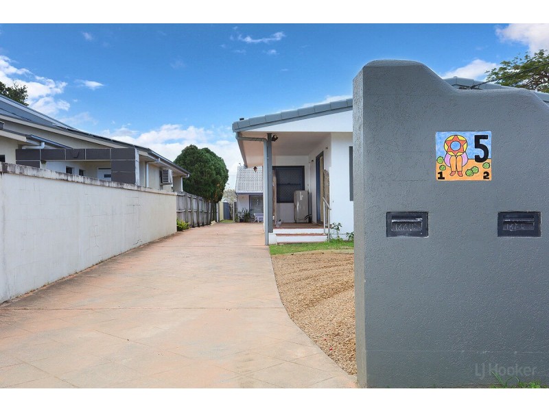 2/5 Nevenia Street, Labrador QLD 4215