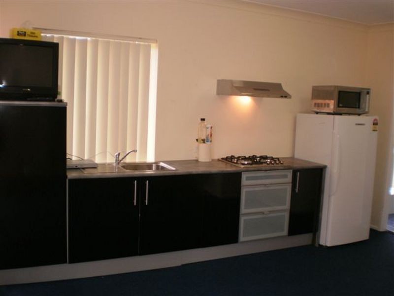 13 Walter Raleigh Crescent, Paradise Point QLD 4216