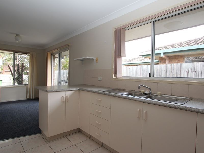 2/129 Government Road, Labrador QLD 4215