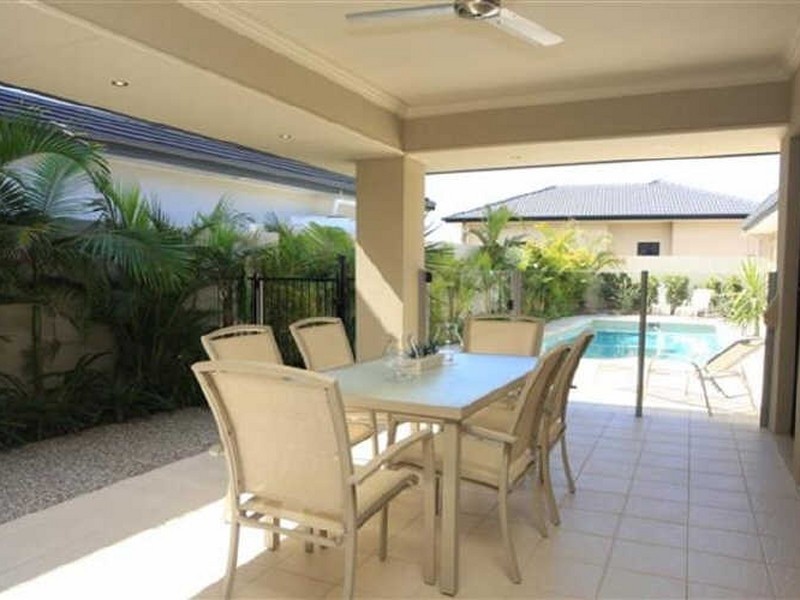 2827 Gracemere Circuit East, Hope Island QLD 4212
