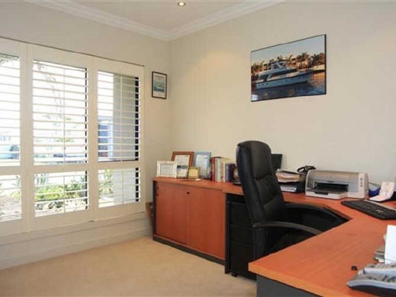 2827 Gracemere Circuit East, Hope Island QLD 4212