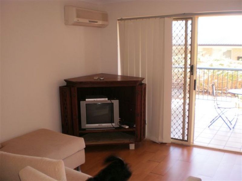 4/9 Errol Avenue, Paradise Point QLD 4216