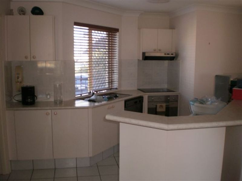 4/9 Errol Avenue, Paradise Point QLD 4216