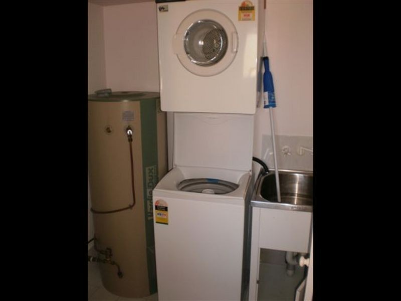 4/9 Errol Avenue, Paradise Point QLD 4216