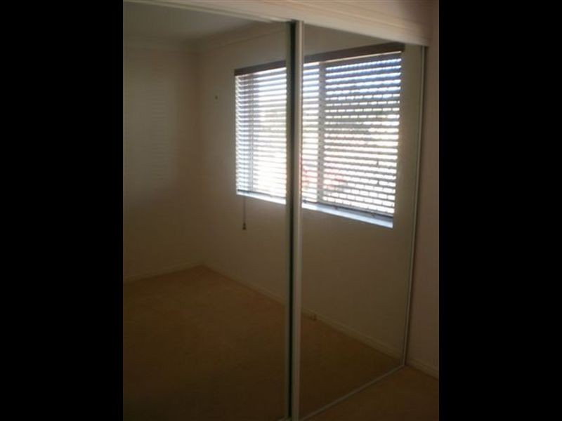 4/9 Errol Avenue, Paradise Point QLD 4216