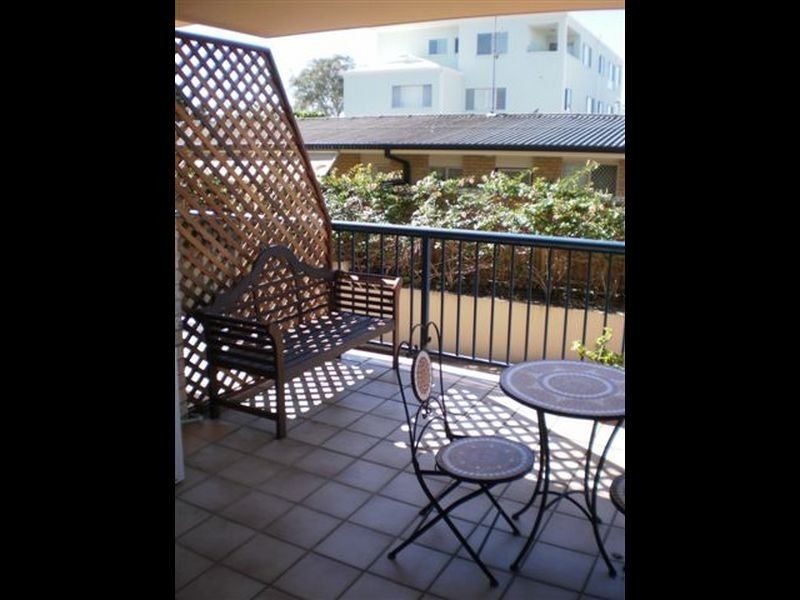 4/9 Errol Avenue, Paradise Point QLD 4216