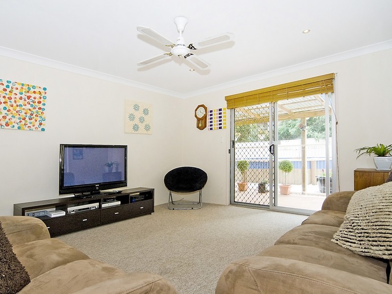 61 Poinsettia Avenue, Hollywell QLD 4216