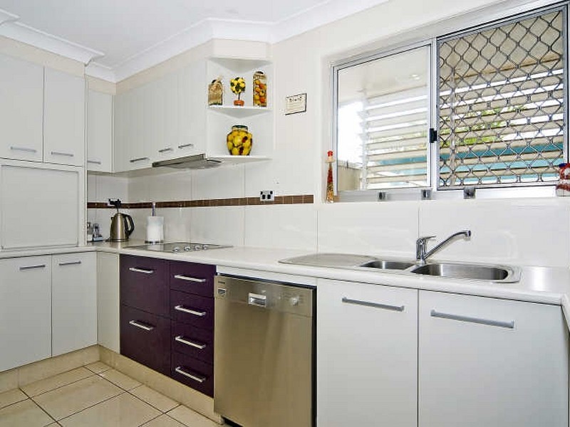 61 Poinsettia Avenue, Hollywell QLD 4216