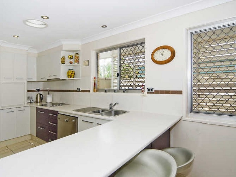 61 Poinsettia Avenue, Hollywell QLD 4216