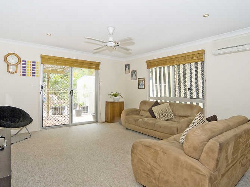 61 Poinsettia Avenue, Hollywell QLD 4216