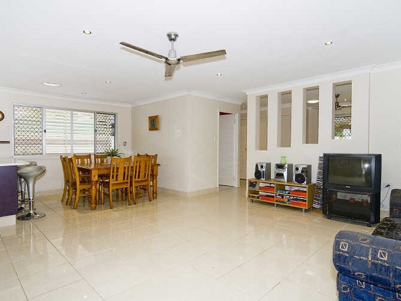 61 Poinsettia Avenue, Hollywell QLD 4216