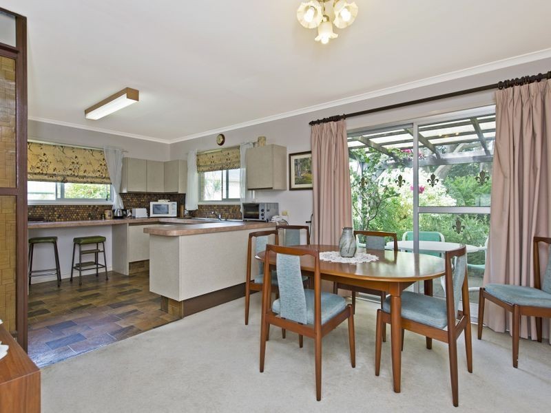 4 Drake Avenue, Paradise Point QLD 4216