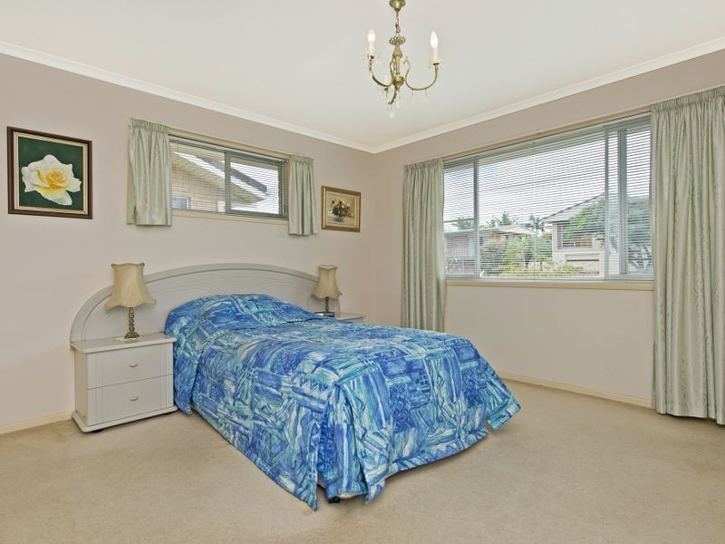 4 Drake Avenue, Paradise Point QLD 4216