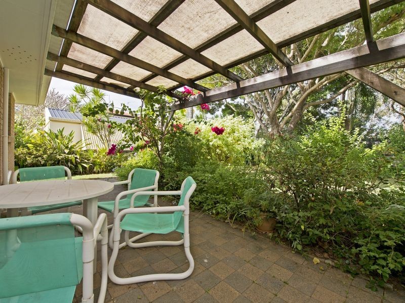 4 Drake Avenue, Paradise Point QLD 4216