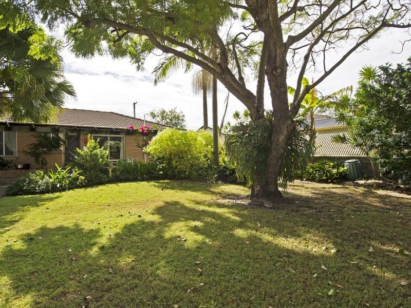4 Drake Avenue, Paradise Point QLD 4216