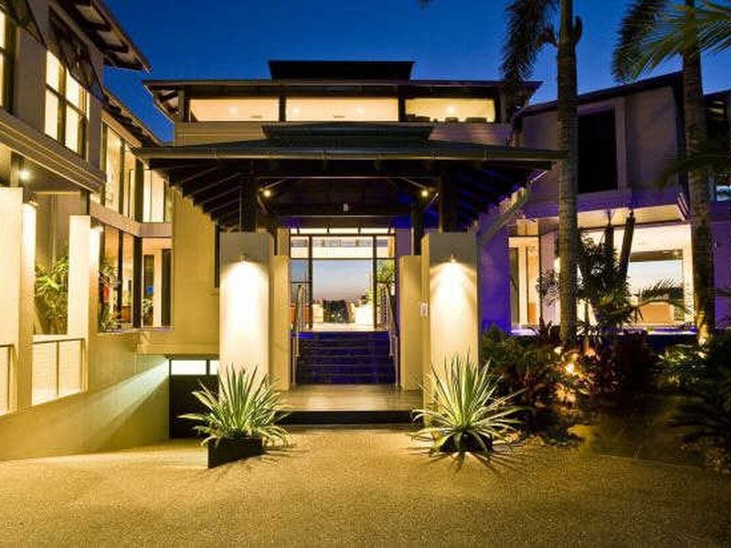 8082 Riverside Drive, Hope Island QLD 4212