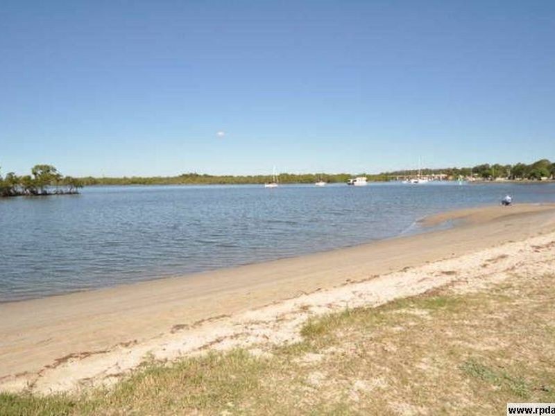 84 A Boykambil Esp, Hope Island QLD 4212