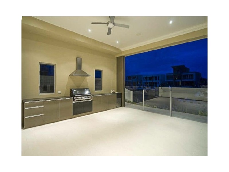 Sovereign Islands QLD 4216