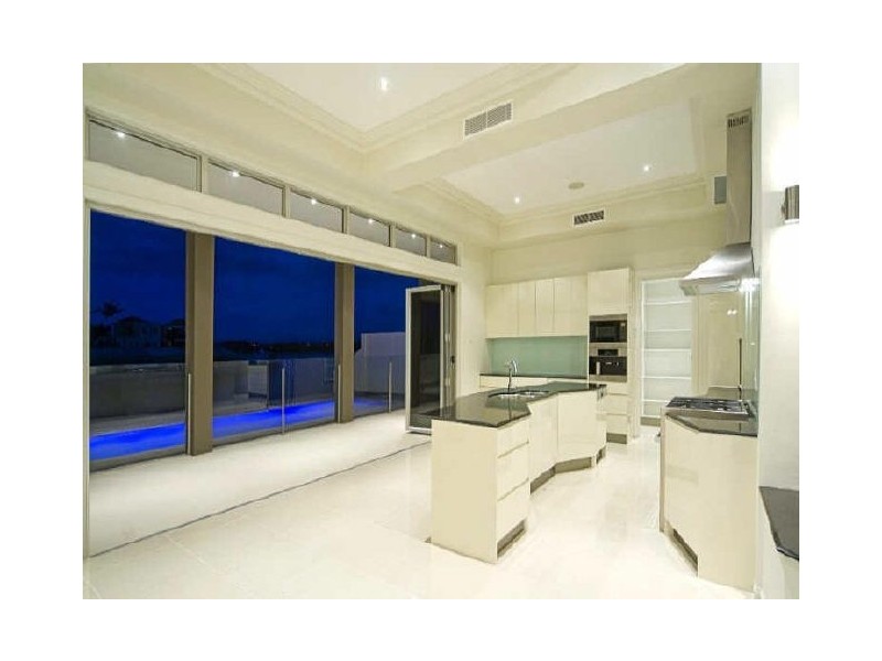 Sovereign Islands QLD 4216