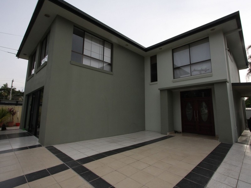 316 Bayview Street, Hollywell QLD 4216