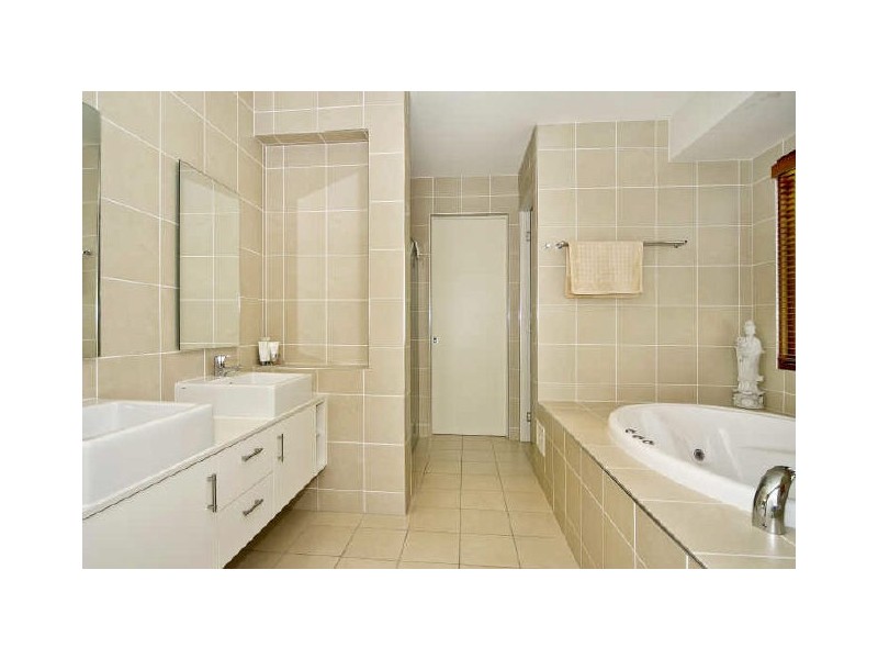 Hope Island QLD 4212