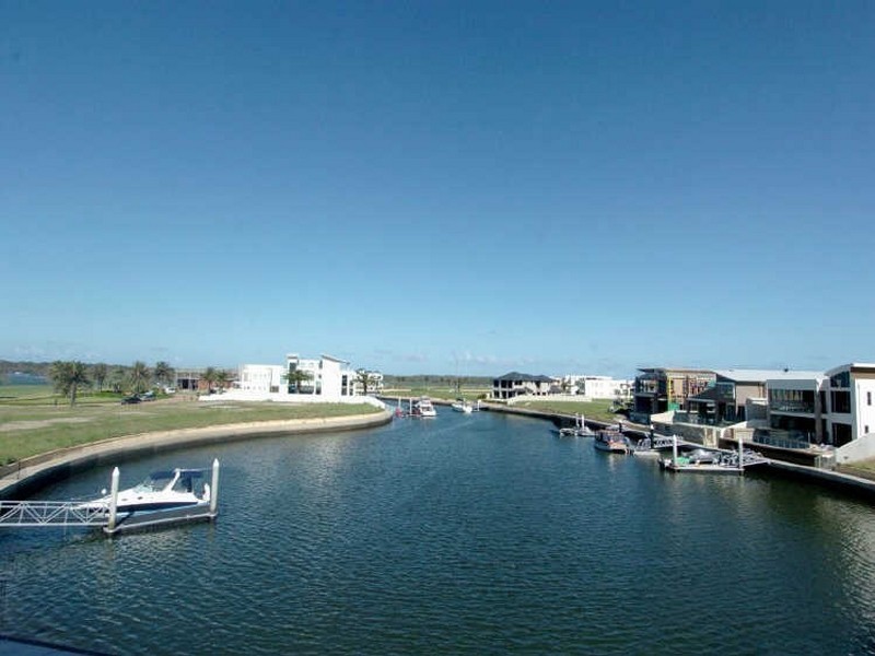 5 Knightsbridge Parade East, Sovereign Islands QLD 4216