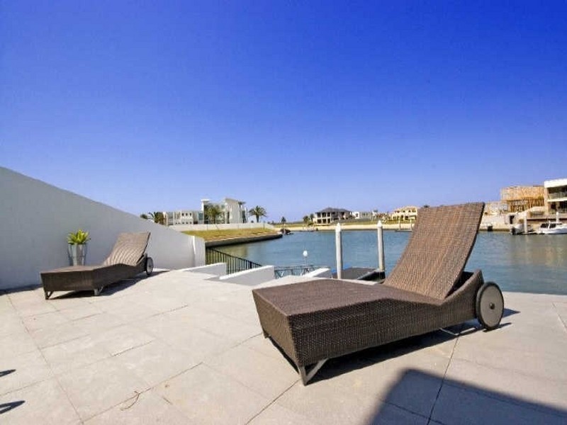 5 Knightsbridge Parade East, Sovereign Islands QLD 4216