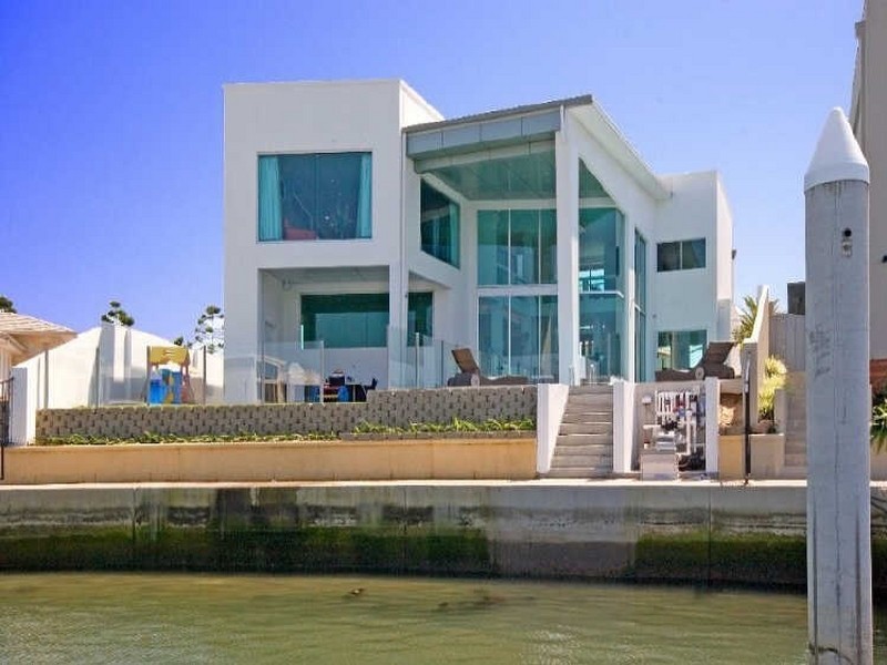 5 Knightsbridge Parade East, Sovereign Islands QLD 4216