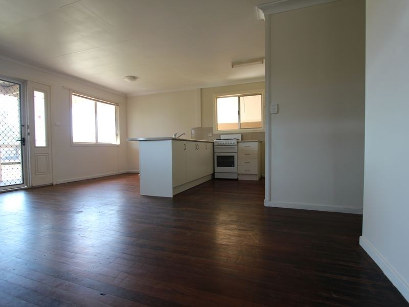 8 Nambur Avenue, Runaway Bay QLD 4216