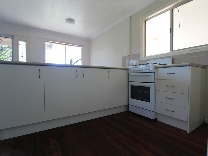 8 Nambur Avenue, Runaway Bay QLD 4216