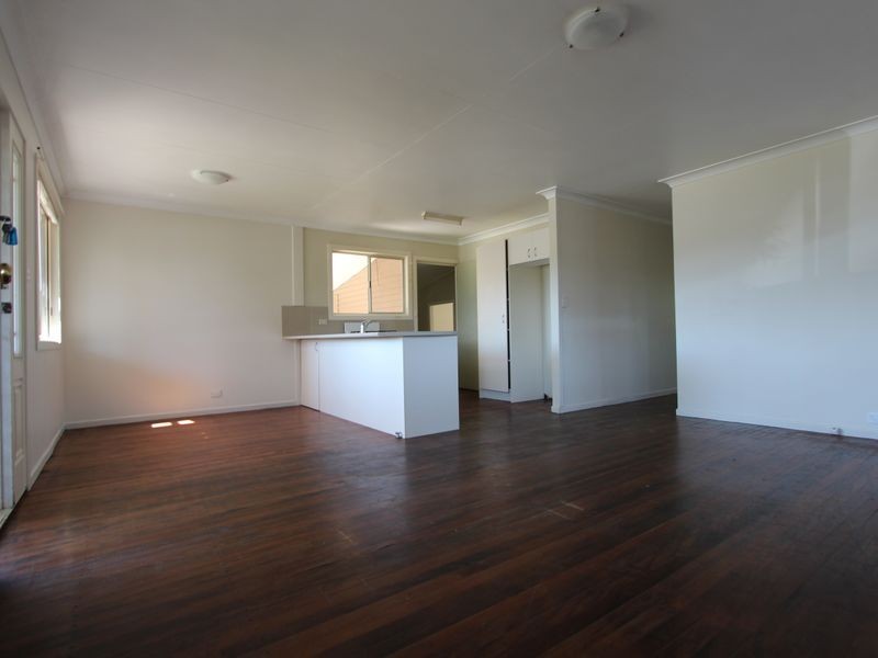 8 Nambur Avenue, Runaway Bay QLD 4216