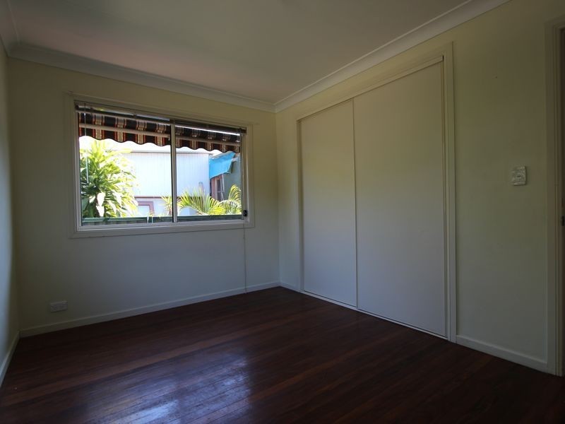 8 Nambur Avenue, Runaway Bay QLD 4216