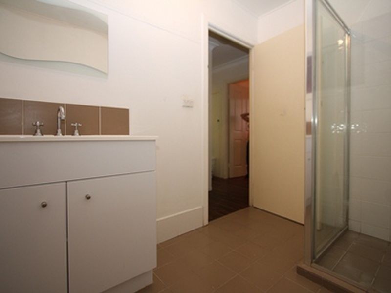 8 Nambur Avenue, Runaway Bay QLD 4216