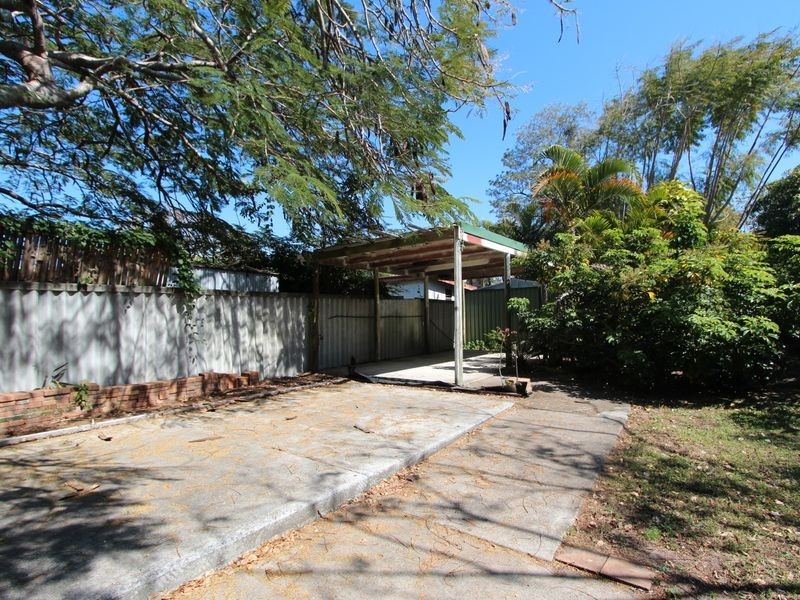 8 Nambur Avenue, Runaway Bay QLD 4216