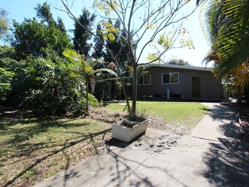 8 Nambur Avenue, Runaway Bay QLD 4216