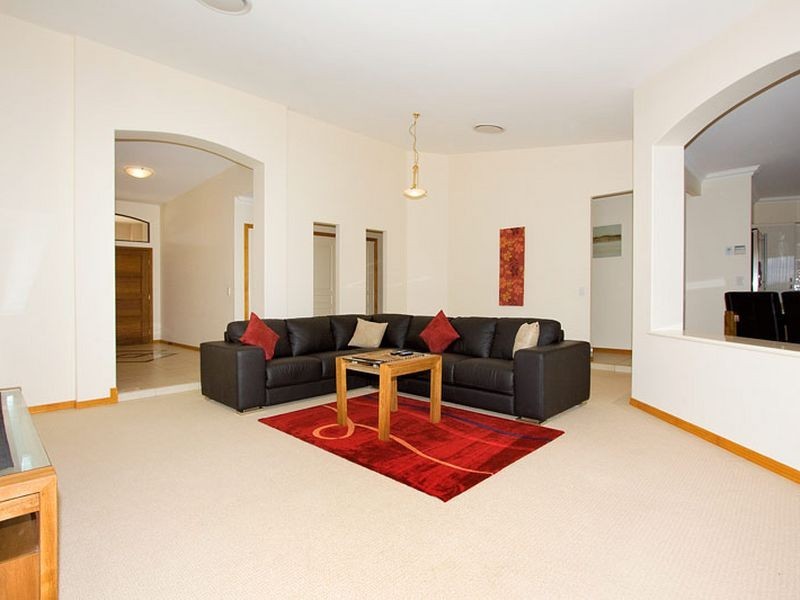 35 Ferrymans Court, Helensvale QLD 4212