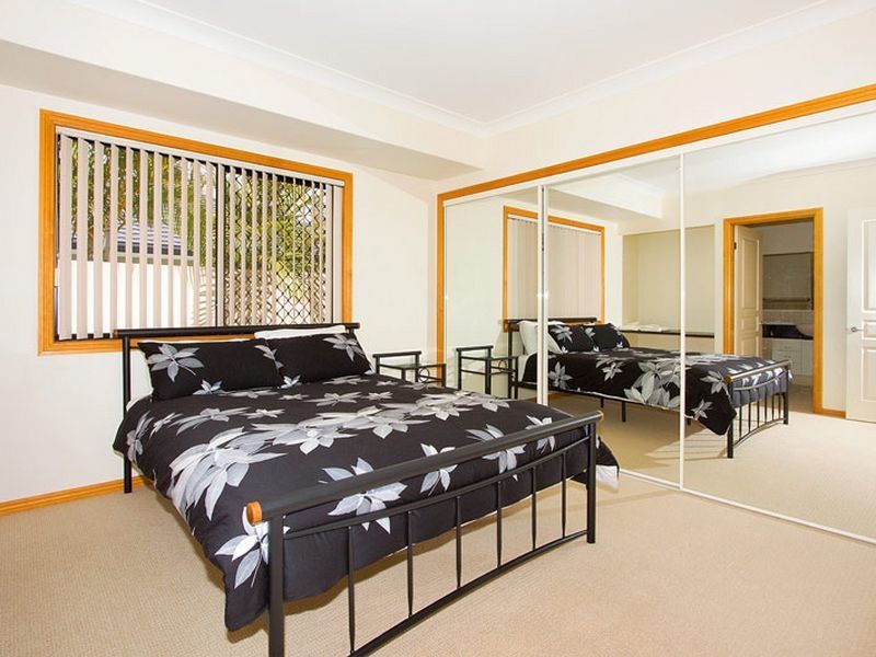 35 Ferrymans Court, Helensvale QLD 4212