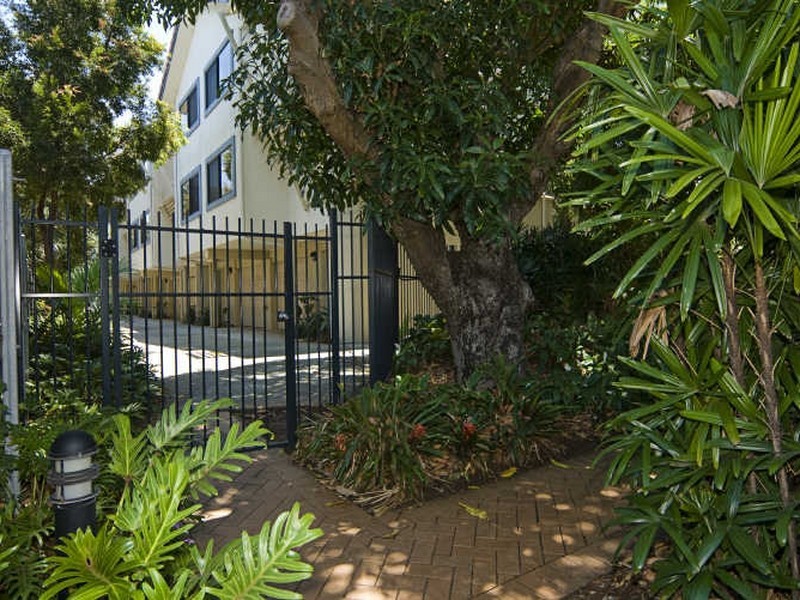 6/23 Bath Street, Labrador QLD 4215