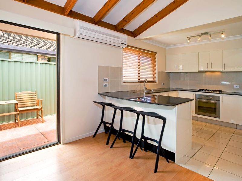 16 Robin Avenue, Paradise Point QLD 4216